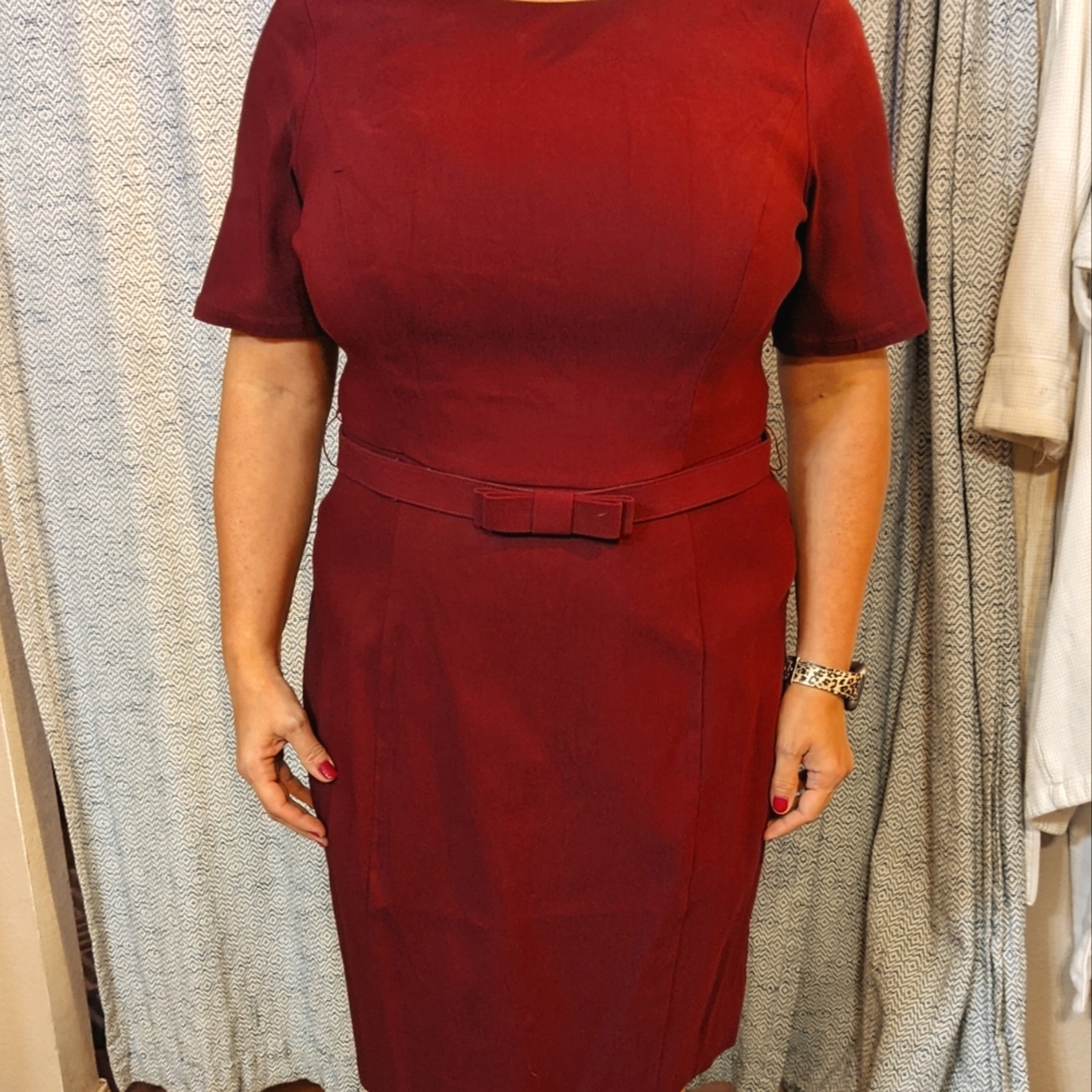 Mod cloth workwear maroon dress with bow belt. Forgiving material and stretchy.